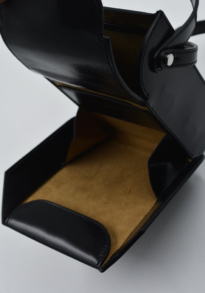 MERRYL TIELMAN FRANK CROSSBODY BAG SHINY BLACK | DOSHABURI Online Shop