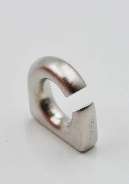 RICK OWENS MEN ROUND PRONG EAR CUFF PALLADIO SS26 | DOSHABURI Shop