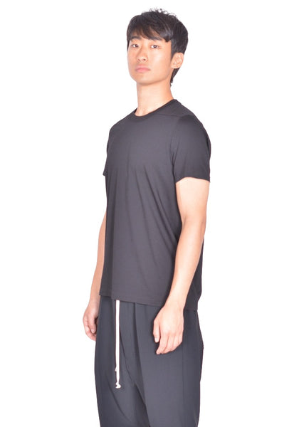 RICK OWENS MEN SHORT LEVEL T-SHIRT BLACK FW26 | DOSHABURI Online Shop