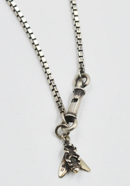 WERKSTATT:MÜNCHEN M3711 SYMBOL BEE NECKLACE SILVER | DOSHABURI Shop