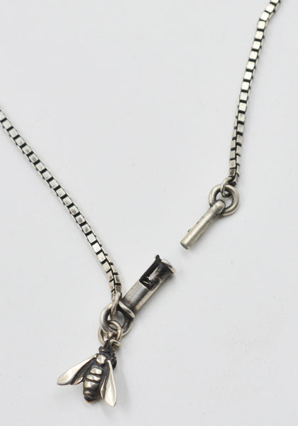 WERKSTATT:MÜNCHEN M3711 SYMBOL BEE NECKLACE SILVER | DOSHABURI Shop