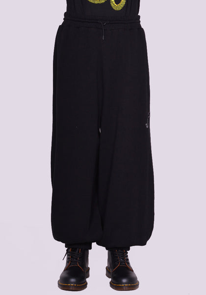 LU'U DAN BAGGY BONTAN SWEATEPANTS BLACK FW23 | DOSHABURI Online Shop