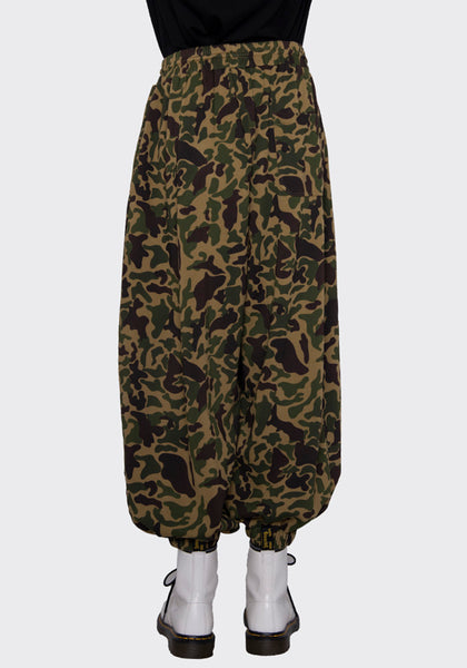 LU'U DAN MP004_FJ FLEECE BONTAN SWEATPANTS CAMO FW22 | DOSHABURI Online Shop