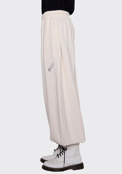 LU'U DAN MP004_FJ BAGGY BONTAN SWEATPANTS OFF-WHITE FW22 | DOSHABURI Online Shop